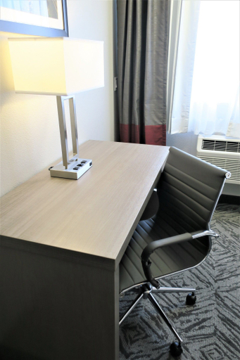 Bedroom 3, Comfort Inn & Suites Pacific - Auburn, King