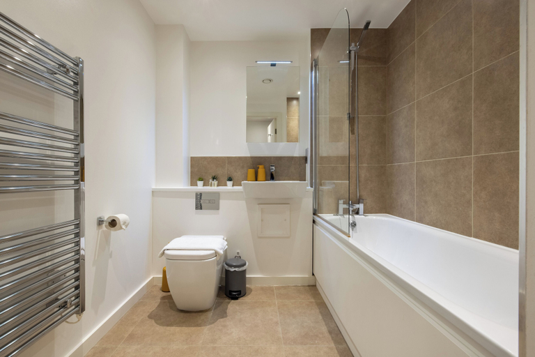 Bathroom 4, Spacious 2 Bed Flat in Hoxton, London