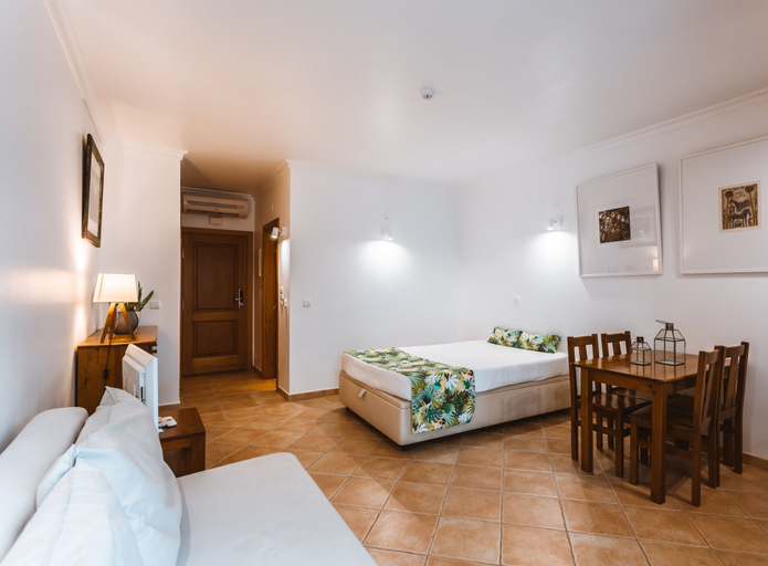 Room 2, Quinta Velha Pool Terrace Flat15, Alcoutim