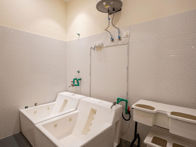 Bathroom, RishiBhumi Wellness Retreat - Manali, Kullu