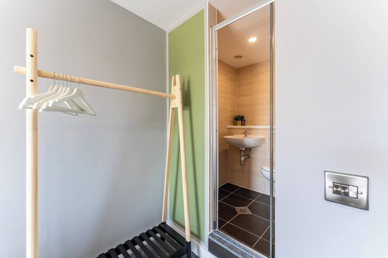 Bathroom, Monarchs Quay, Sefton