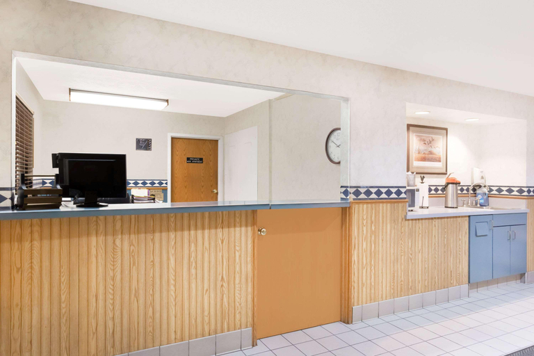 Public Area 3, Super 8 By Wyndham Merrillville, Lake