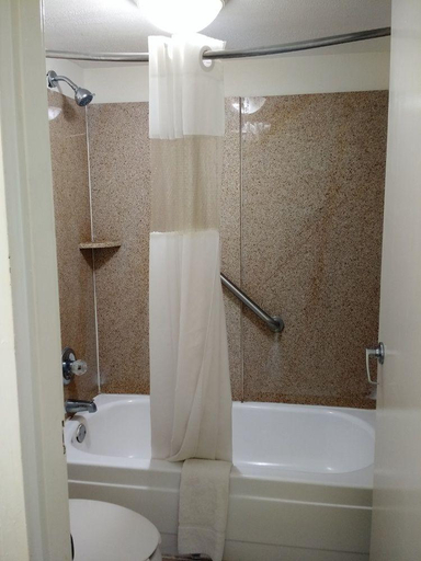 Bathroom 4, Econo Lodge Thomasville Area, Thomas