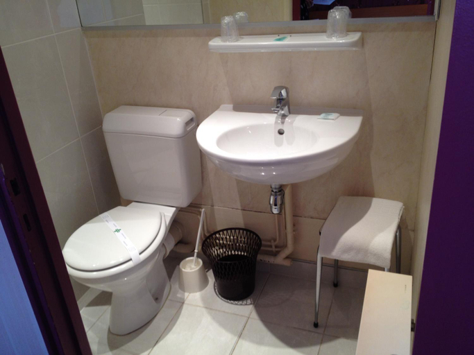 Bathroom 4, Hotel Du Nord, Doubs