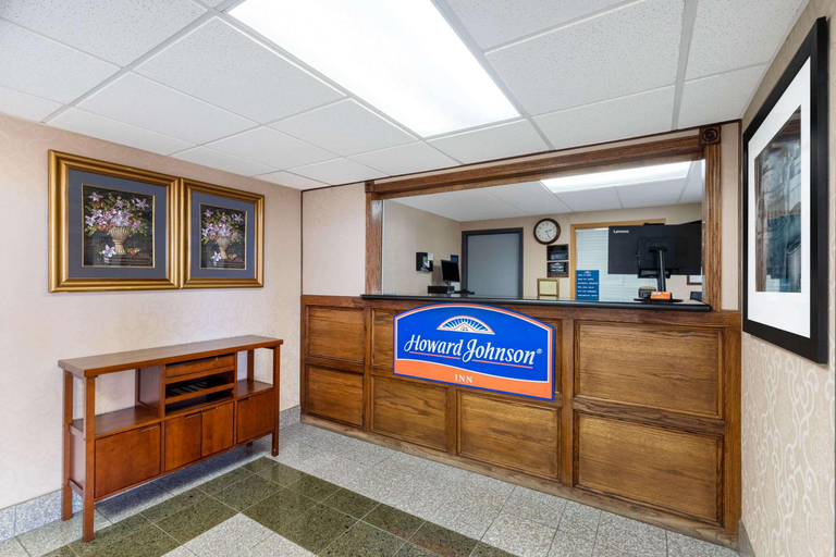 Public Area 2, Howard Johnson by Wyndham Gillette, Campbell