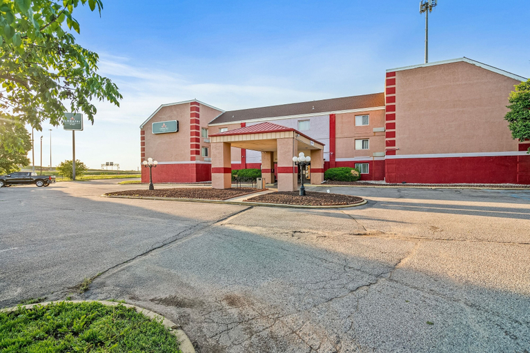 Exterior & Views, Coratel Suites, Sedgwick