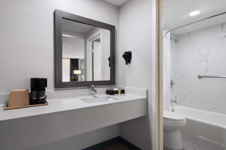 Bathroom 4, Super 8 by Wyndham Longview/North, Gregg