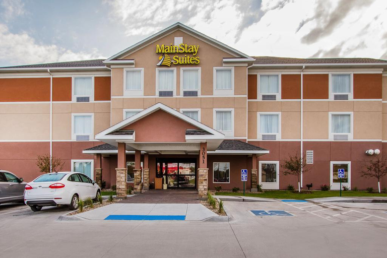 Exterior & Views 2, MainStay Suites Grand Island, Hall