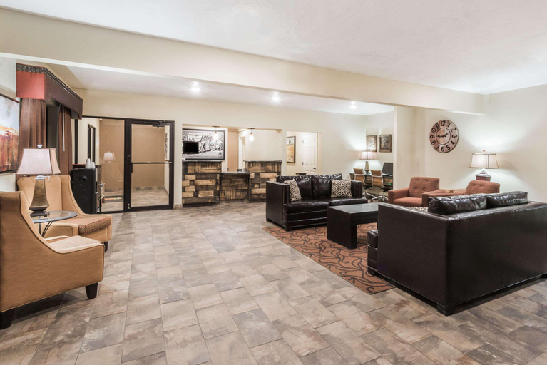 Public Area 3, SureStay Plus by Best Western Cannon A.F.B., Curry