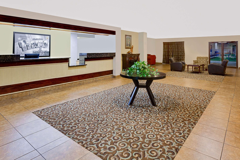 Public Area 2, Super 8 by Wyndham Plainview, Hale