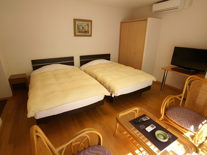 Bedroom 3, Beppu Showaen, Beppu