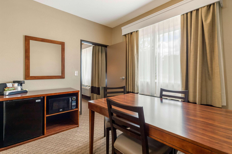 Bedroom 3, Comfort Suites Airport North, Bexar