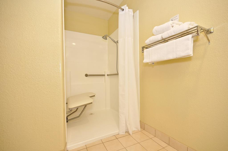 Bathroom 5, Quality Inn Blythe I-10, Riverside