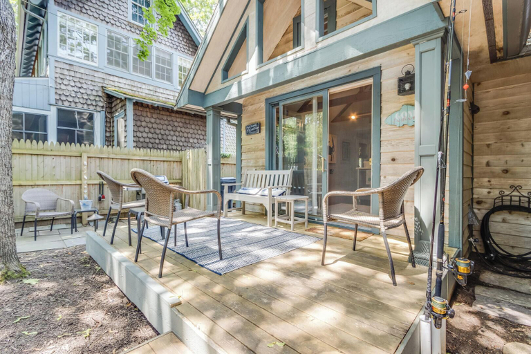 Others 5, Columbia Avenue 69, Sussex