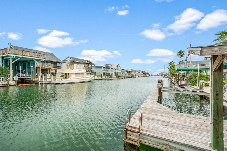Sport & Beauty, Bearfoot Bungalow by Miss Kitty’s, Aransas