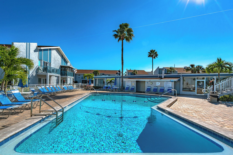 Sport & Beauty, Madeira Beach Yacht Club 247F by Distinctive Beach Rentals, Pinellas