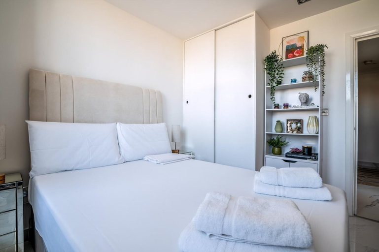 Bedroom 2, Canary Wharf Retreat With Free Secure Parking, London