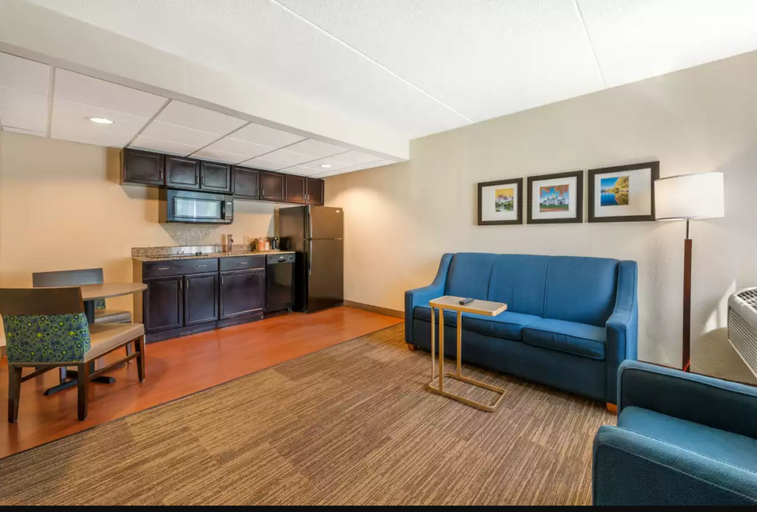 Bedroom 3, Comfort Inn and Suites East Hartford, Hartford