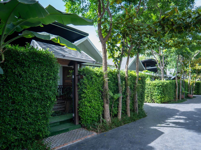 Exterior & Views 2, IP Plus Pool Villa Pattaya, Pattaya