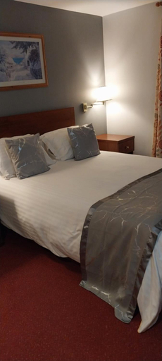 Bedroom 2, The Emmbrook Inn Hotel, Wokingham
