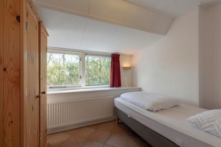 Room 2, Sandepark 93 Home Near Groote Keeten Beach, Zijpe