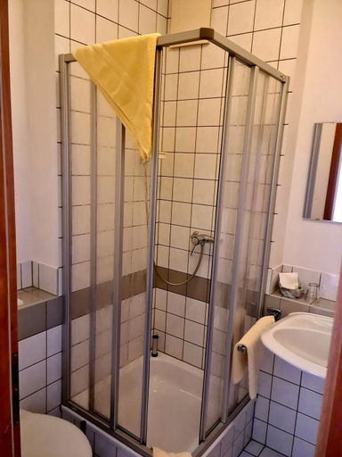 Bathroom 5, Logis Hotel Stadt Neustadt, Saale-Orla-Kreis