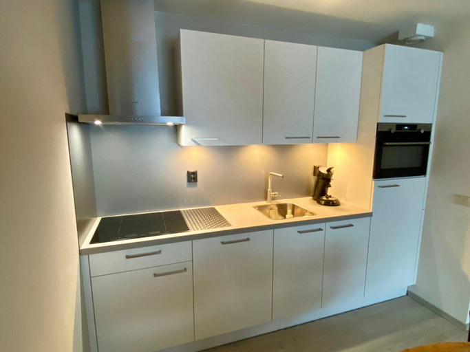 Private kitchen 3, Idyllic Coastal Base w/ Garden, Zijpe