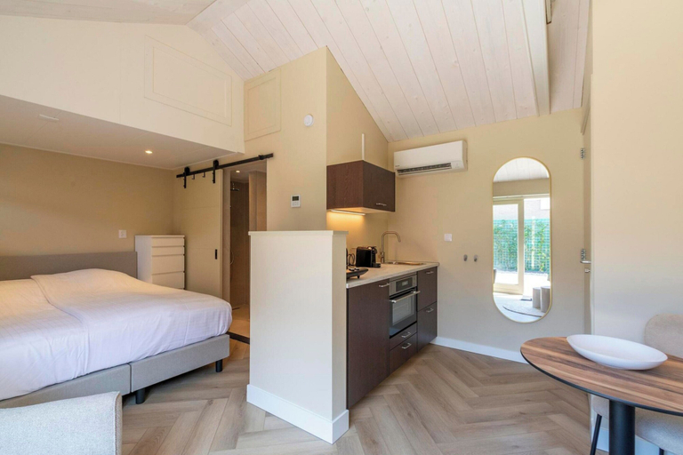 Private kitchen 4, Beautiful Suite on the Village Square, Zijpe