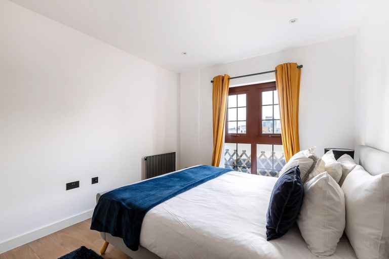 Bedroom 3, City View Spacious 2 Bedroom Penthouse, London