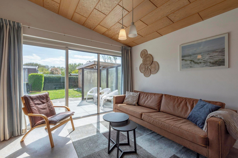 Living room 5, De Blenck 67 family-friendly bungalow, Zijpe