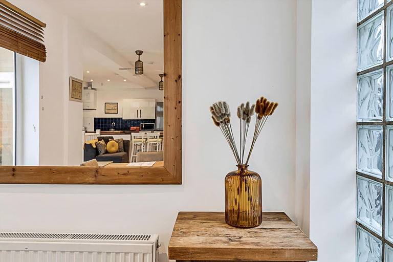 Others 4, Modern Comfort Two Bedroom Gem on the Rye, London
