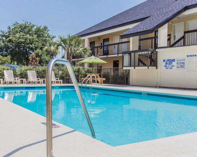 Sport & Beauty, Quality Inn & Suites Mount Pleasant, Henry