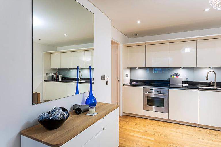 Others 5, Perfect Paddington Pad, London