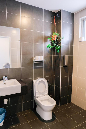 Bathroom 3, Comfy Sofy 21- Backyard garden (Night Market), Cameron Highlands