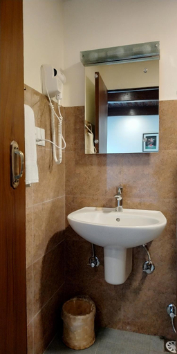 Bathroom 3, Heranya La:Ku, Bagmati