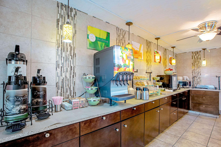 Food & Drinks 4, Quality Inn & Suites Live Oak I-10 Exit 283, Suwannee