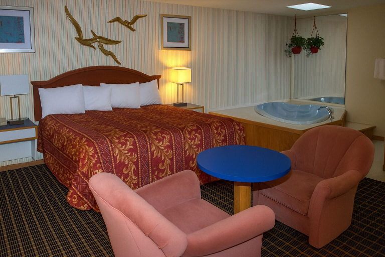 Bedroom 2, Ventura Motel, Mason