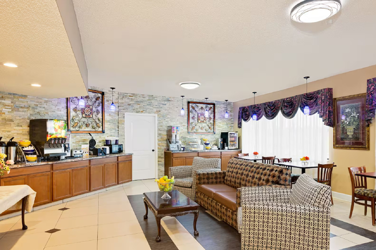 Public Area 3, Days Inn by Wyndham Columbus, Lowndes