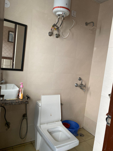 Bathroom, Royal Park Inn, Gautam Buddha Nagar