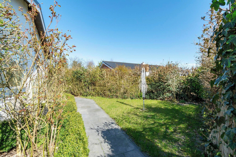 Others 4, Bungalow in Sint Maartenszee Near Beach, Zijpe