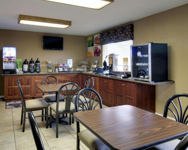 Food & Drinks 4, Quality Inn Russellville Area, Pope