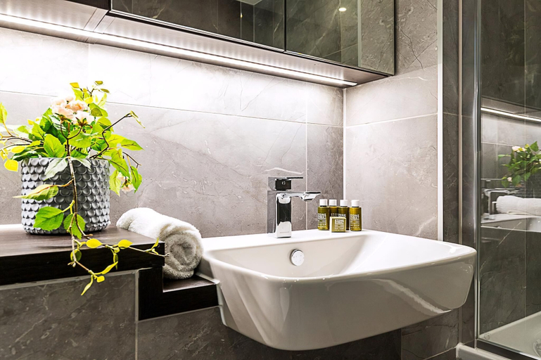 Bathroom 4, Stunning Studio Apartment, London