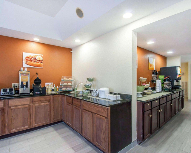 Food & Drinks 5, Quality Inn & Suites Centerville, Hickman