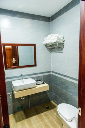 Bathroom 3, Nha Trang CR Hotel, Cam Ranh