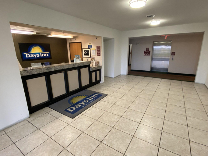 Public Area 2, Days Inn by Wyndham Jefferson City, Cole