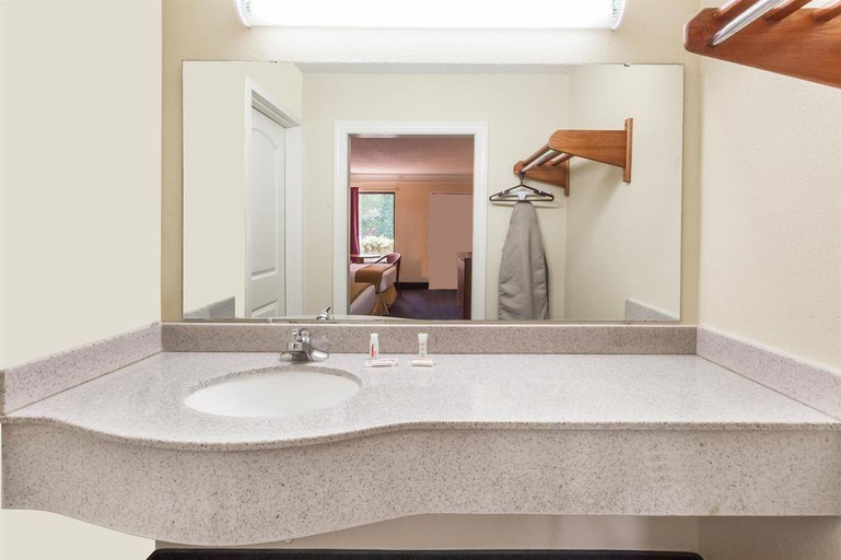 Bathroom, Quality Inn Dalton Area, Whitfield