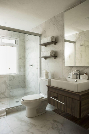 Bathroom 4, Suites Rio Elba, Mexico City
