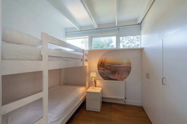 Room 4, Modern Home Near Beach, Zijpe