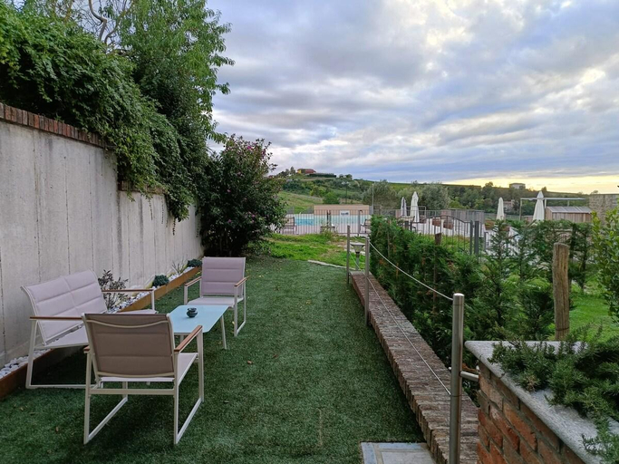 Others 5, Casa  Safranum con piscina e giardino privati, Cuneo