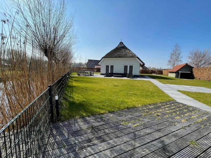 Others 2, House with a terrace near Langweerder Wielen, Skarsterlân